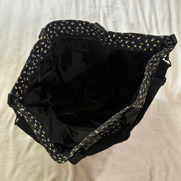 New With Tag PINK Victoria’s Secret Floral Weekender Tote - Picture 4 of 5